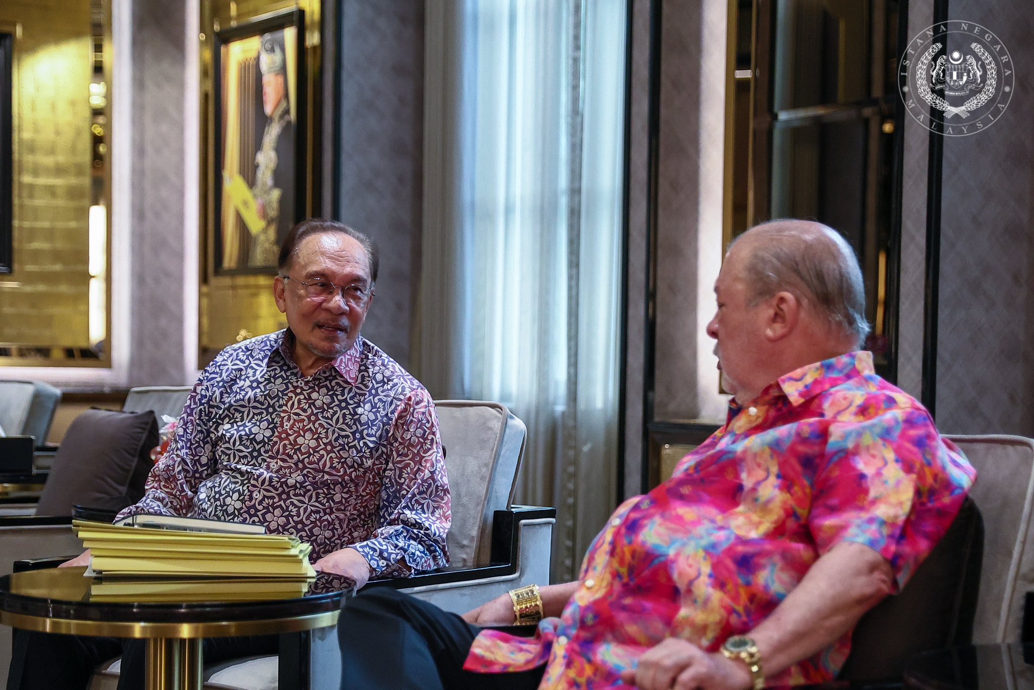 King grants Anwar audience for briefing on current issues