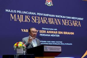 PM calls for stronger efforts to deepen historical understanding among youth