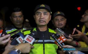 移民局率队突袭隆市“小巴基斯坦”   捕196名非法入境者