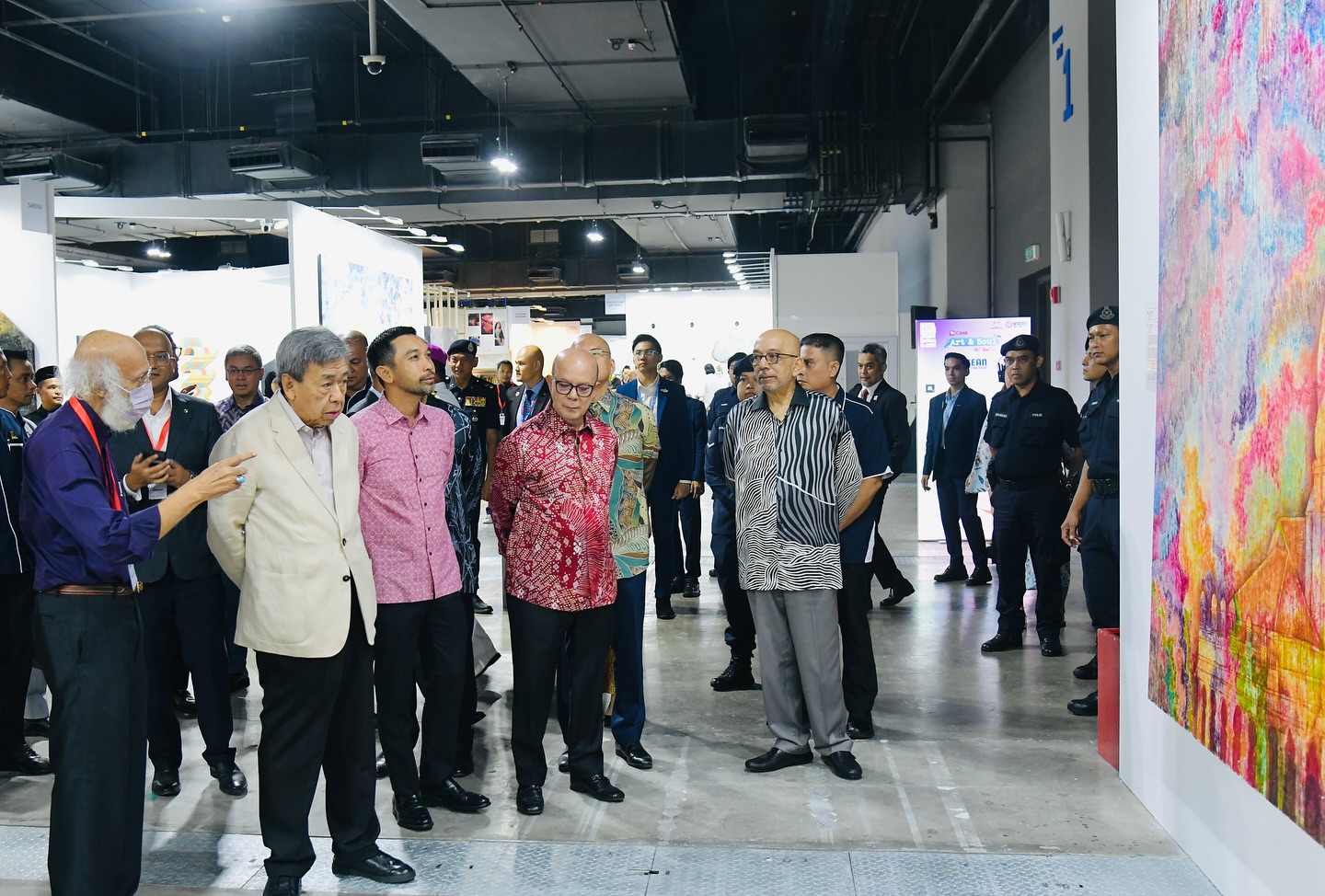 Sultan Selangor berkenan melawat Pameran Seni CIMB Artober Art & Soul 