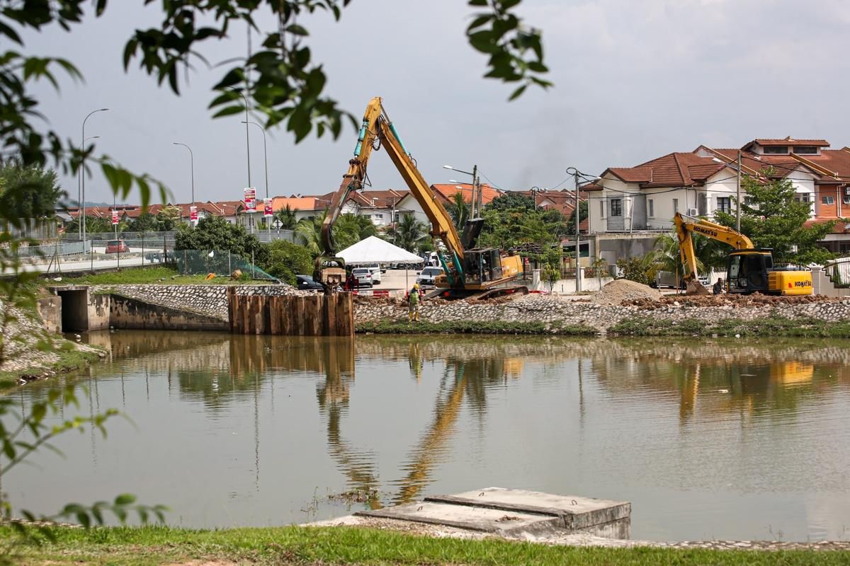 செத்தியா ஆலமில் வெள்ளத்தைத் தடுக்க நீர்த்தேக்க குளங்கள் சீரமைப்பு