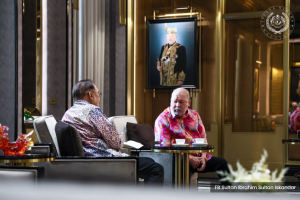 元首接见安华聆听时事课题汇报