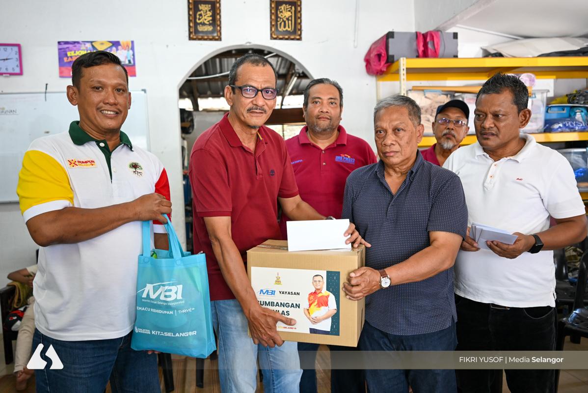 Mangsa kebakaran Flat Pinggiran disantuni, PKM Gombak serah bantuan tunai 