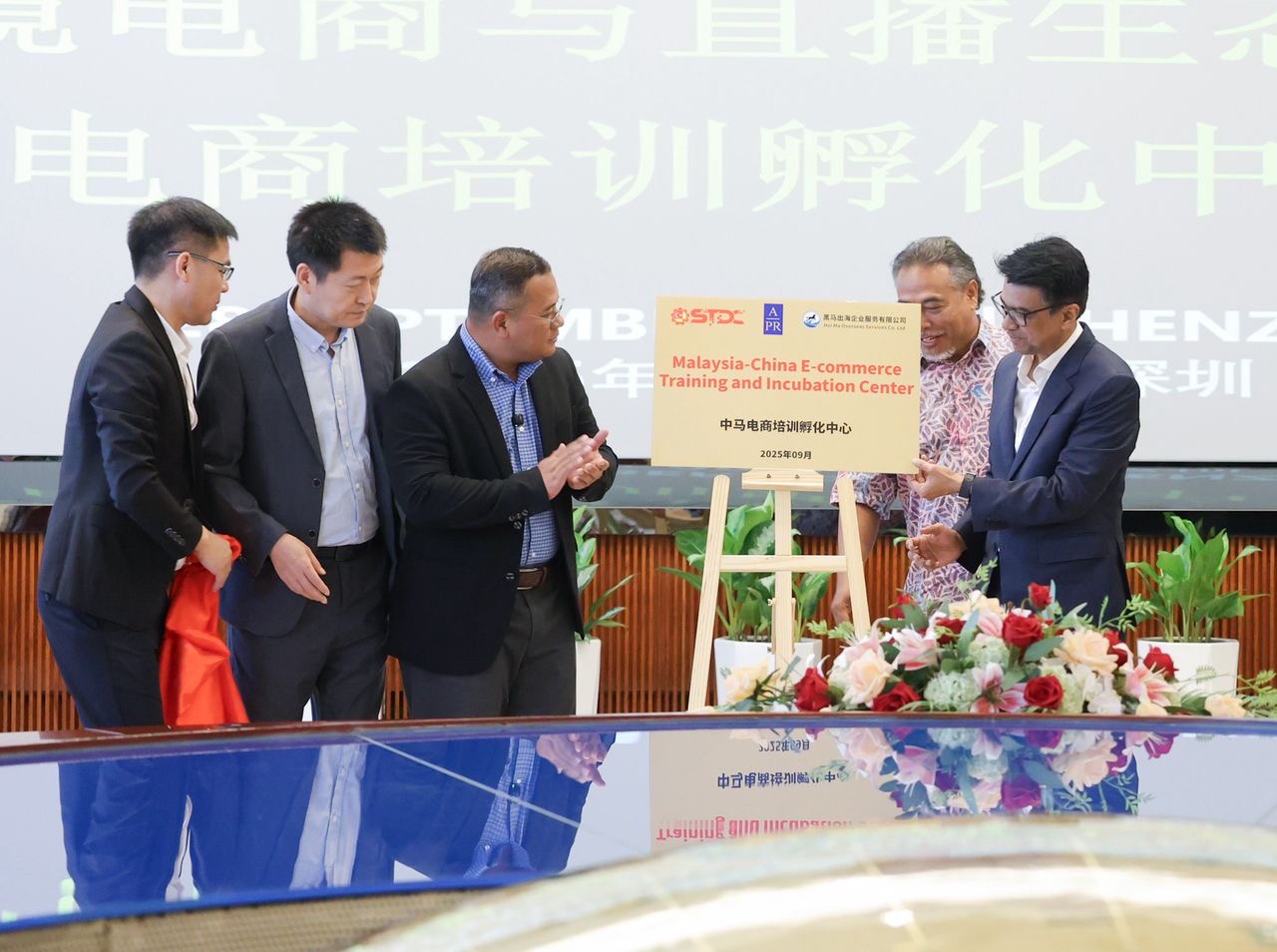 Chinese e-commerce platform wows MB with its live-streaming abilities