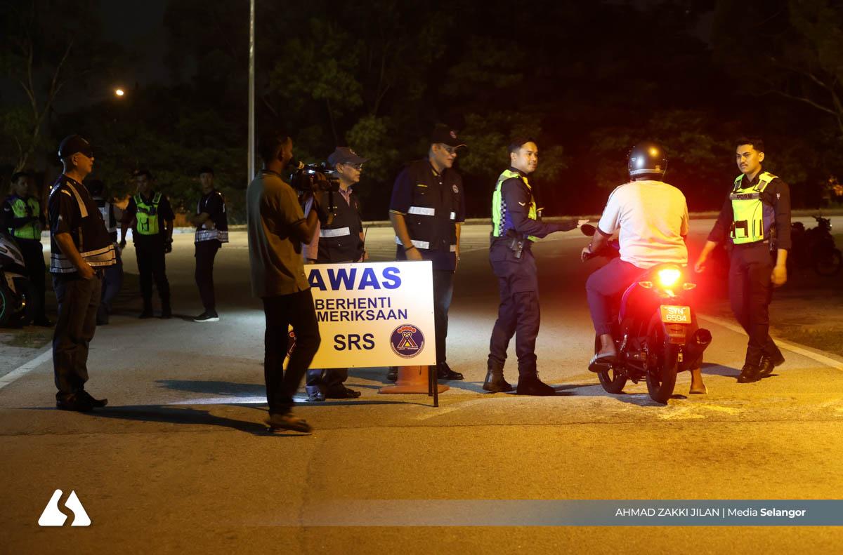 Volunteer patrols protect Sg Kantan peace