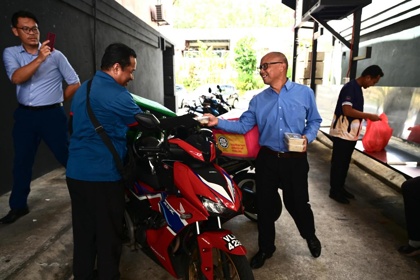 Selangor councils get RM30,000 each to build delivery rider rest stops