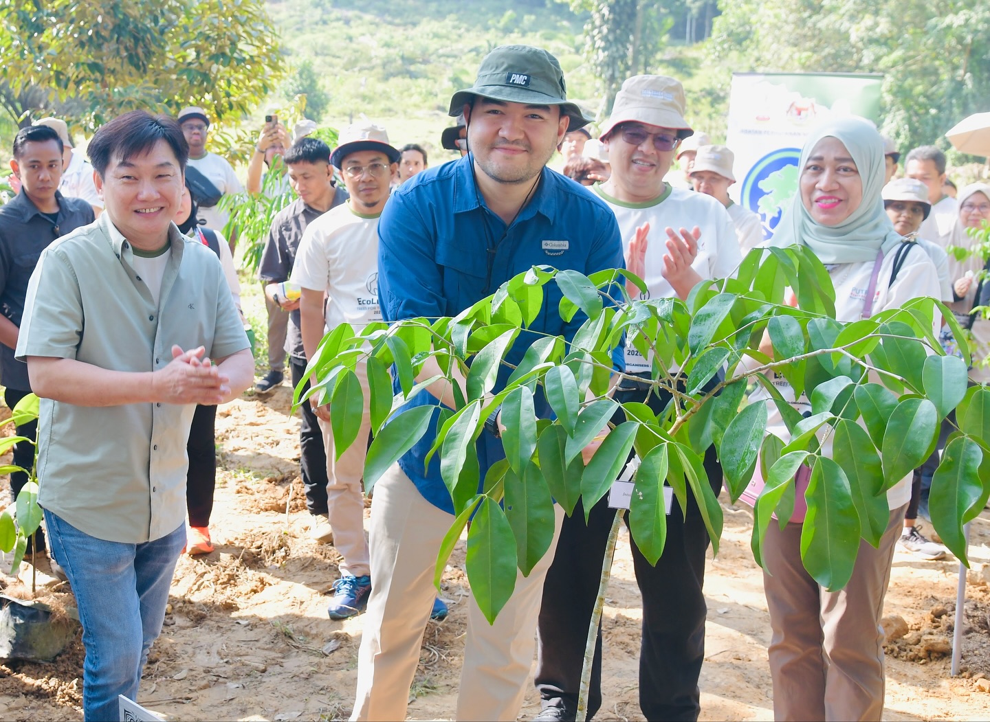 Raja Muda sertai program tanam pokok di Hutan Simpan Ayer Hitam