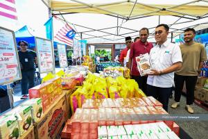 柏汉阿曼鼓励特许经营公司 与政府机构合作关心社区