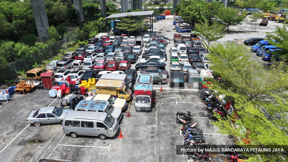 Special Report: Who will remove derelict cars?