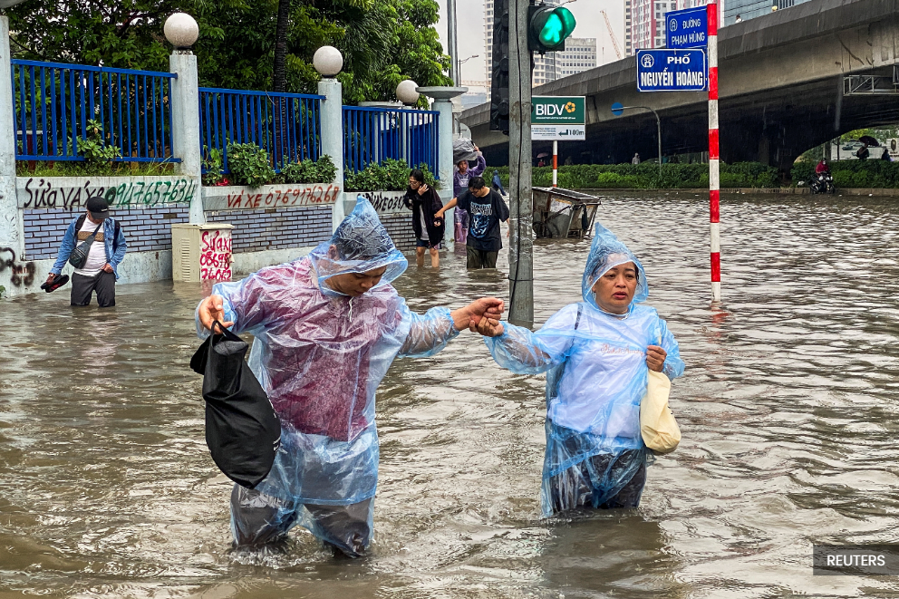 Typhoon Matmo leaves eight dead in Vietnam