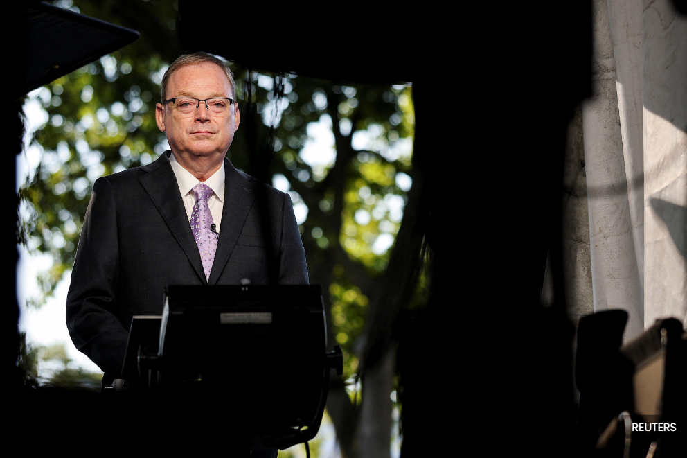 White House economic adviser says shutdown 'likely to end this week'