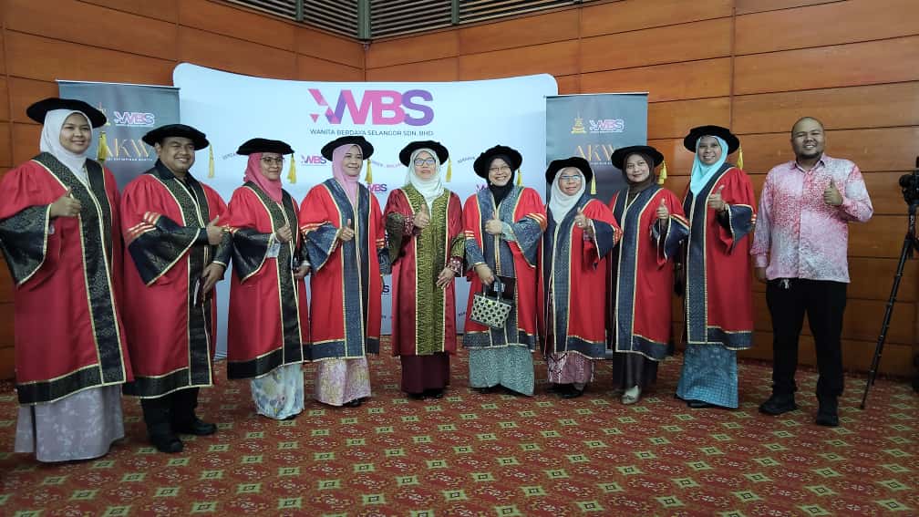 பட்டமளிப்பு விழாவில் பேசிய அன்ஃபால் சாரி  மகளிருக்கு   நேர்மை மற்றும் உண்மை மற்றும் நீதியைப் பாதுகாக்க தைரியம் வேண்டும் என்றார்