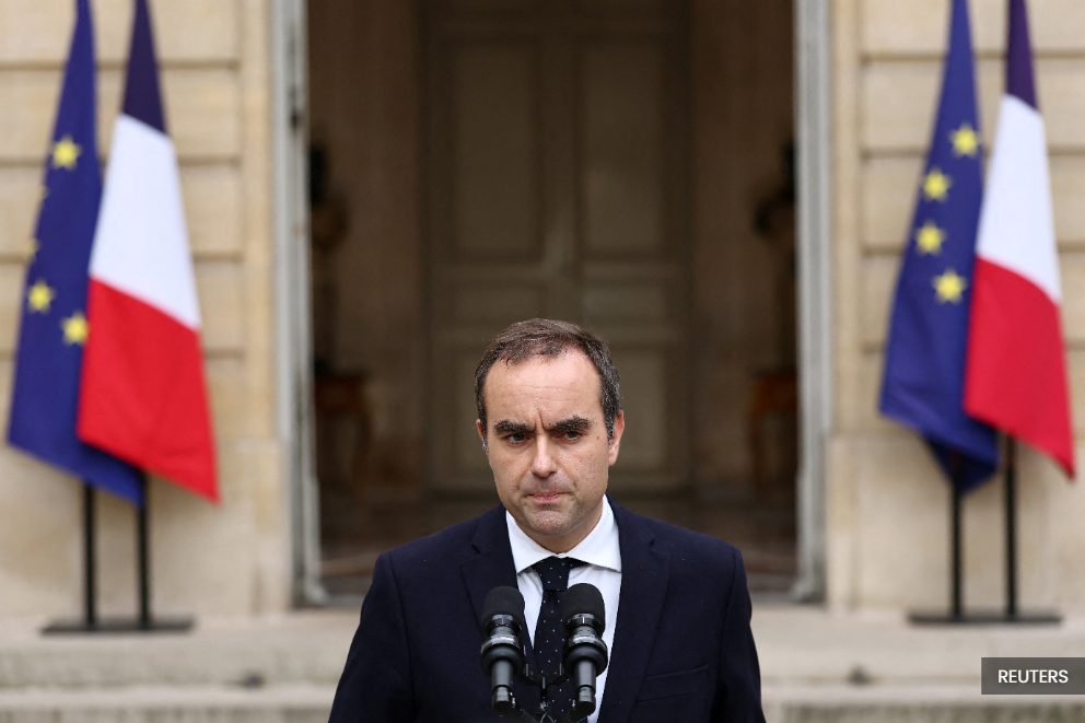 French government quits just hours after being appointed, deepening political crisis