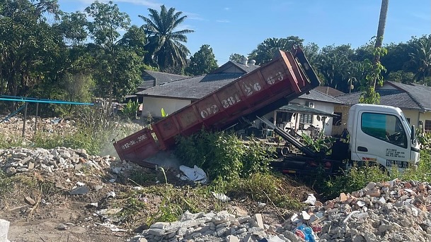 MP Sepang perhebat operasi cegah sampah haram di Pulau Meranti