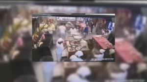 疑醉酒吸毒后九皇爷庆典闹事   男子遭志愿警卫员制伏