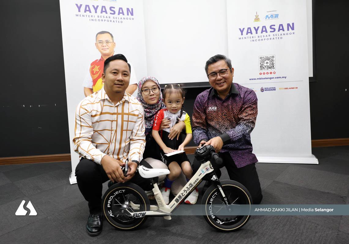 Yayasan MBI salur RM19,000 bantu pelajar, pesakit dan atlet muda