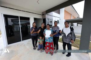 Ex-Prang Besar estate workers receive PPR homes after 27-year wait