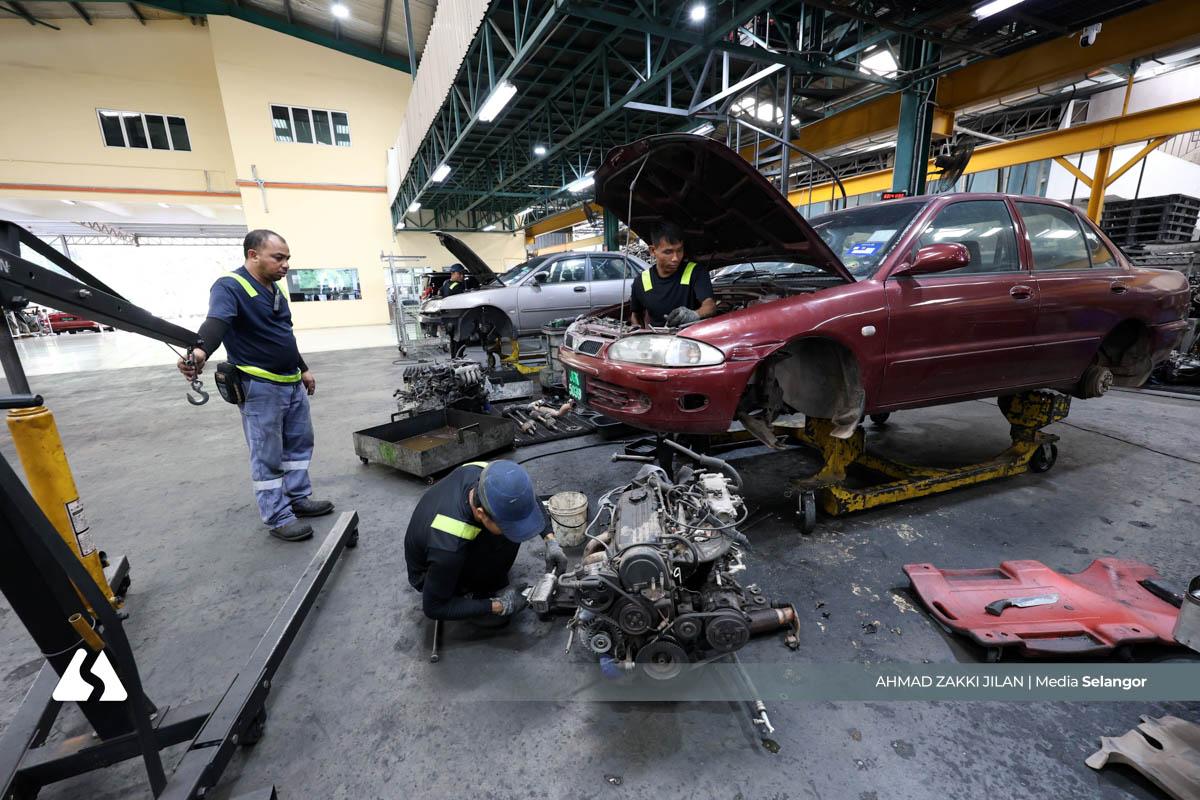Don’t let abandoned cars clutter urban spaces