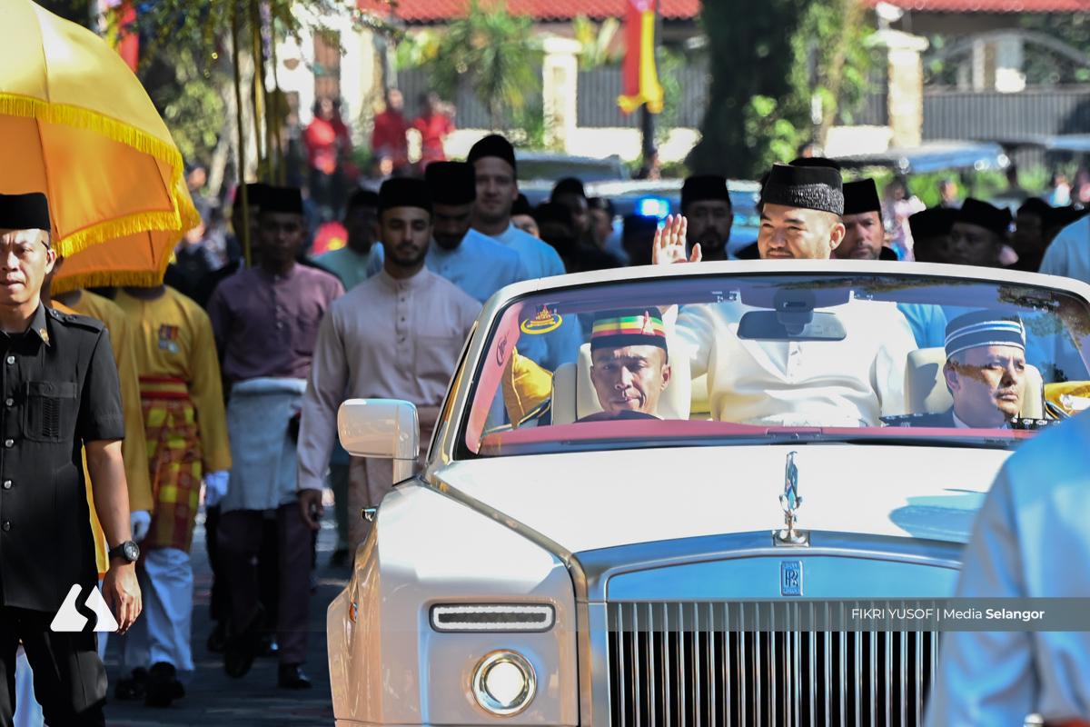 11 das tembakan meriam simbolik Istiadat Pernikahan Diraja Tengku Amir Shah