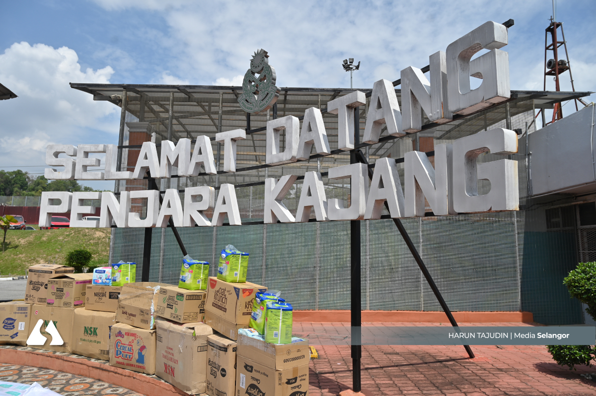 Yayasan MBI santuni penghuni Penjara Kajang, sumbang lampin pakai buang dewasa