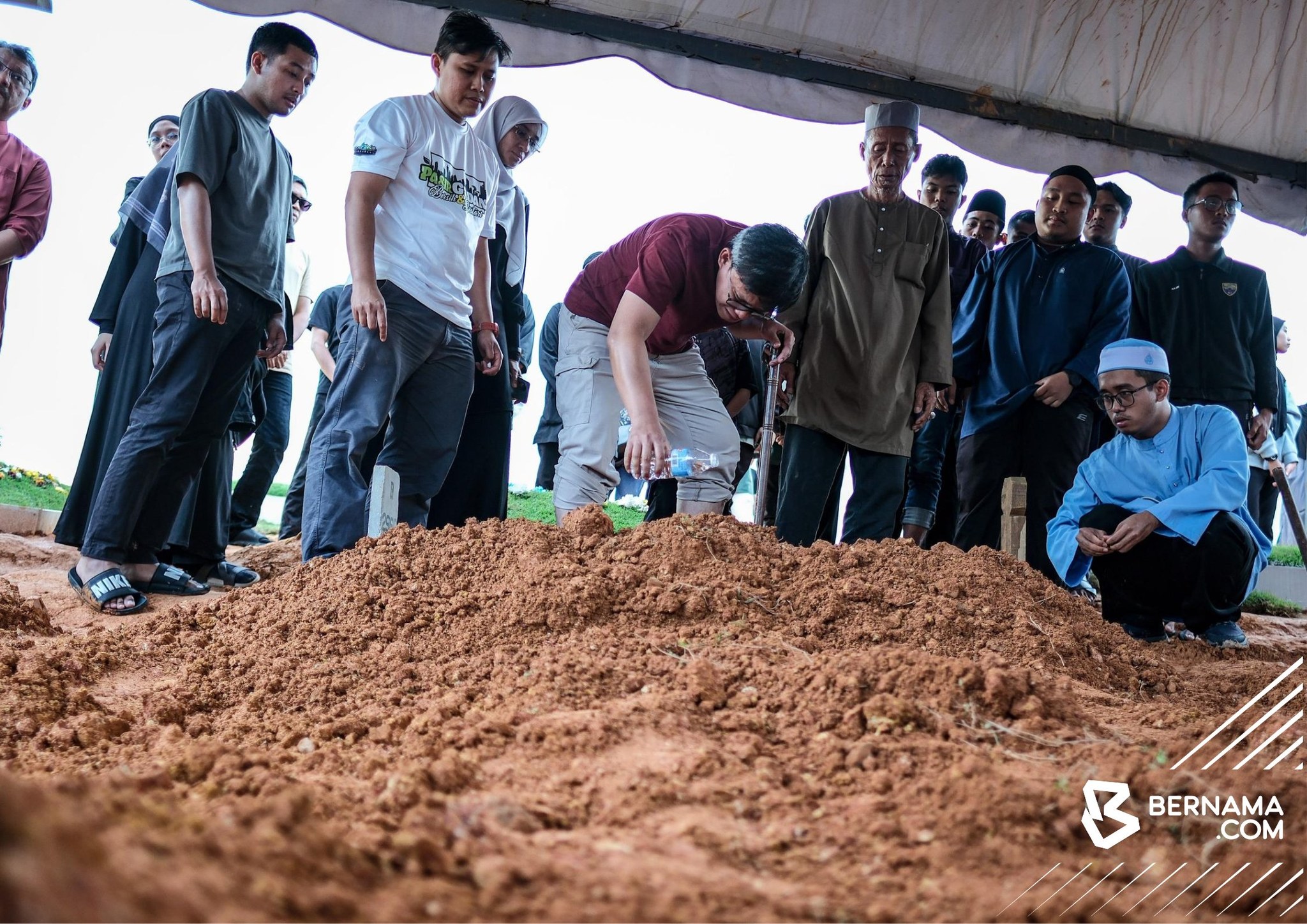 Ibu bapa penuntut UM maut jatuh bangunan tidak sempat tatap wajah anak