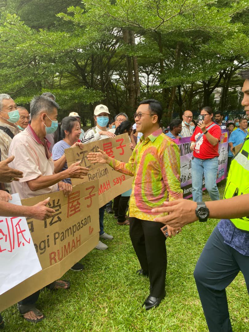 State govt vows humane resettlement after Jalan Papan residents protest