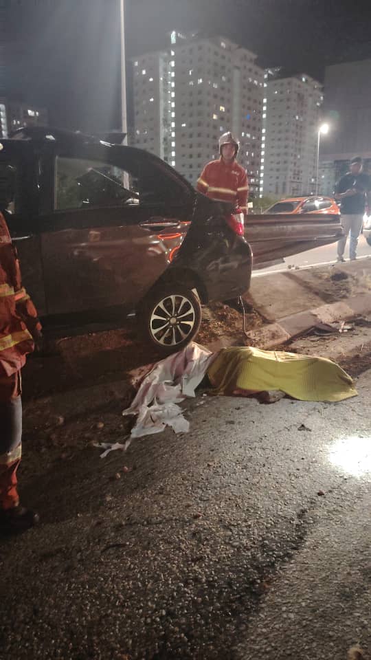 Wanita maut, dua cedera kereta e-hailing terbabas