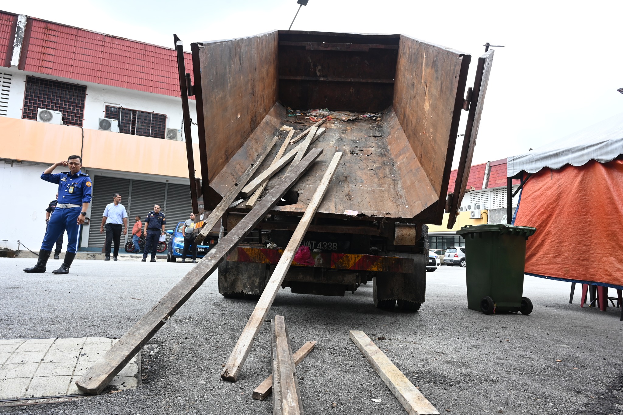 71 kes buang sampah dikesan melalui CCTV, PJ Watch diperluas di kawasan panas
