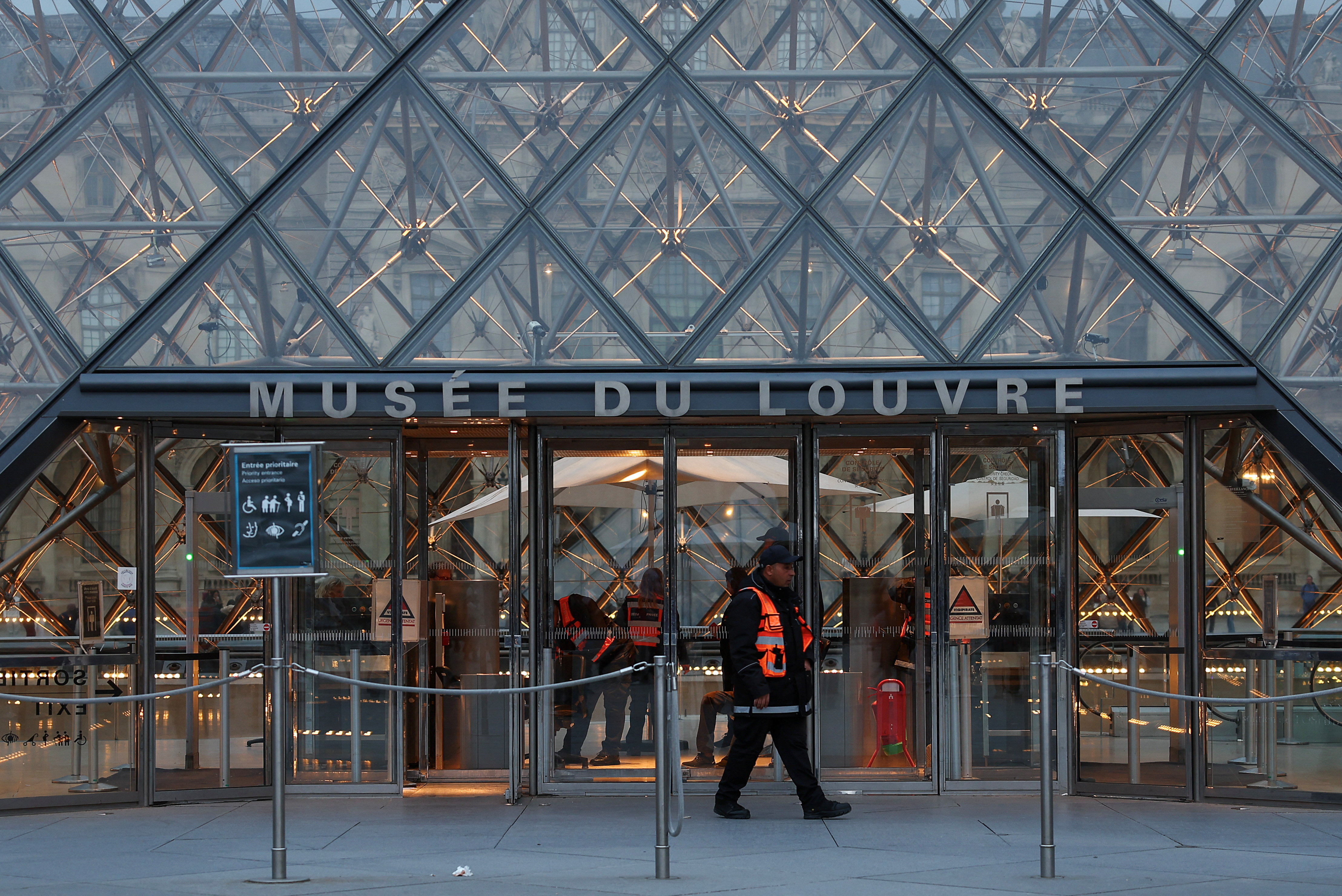 French police make more arrests in Louvre heist probe