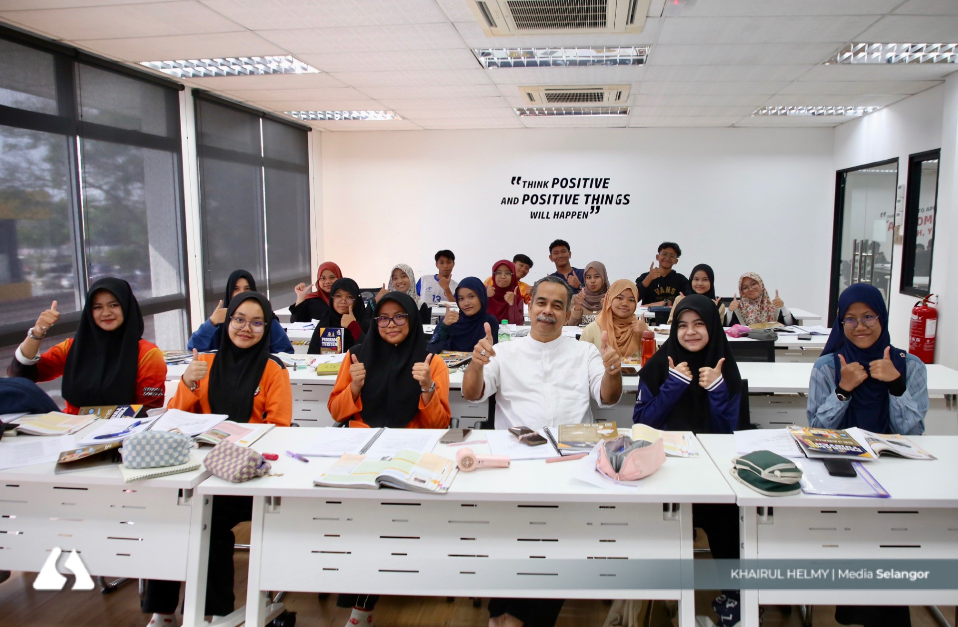 Dari bilik darjah ke perpustakaan, bekas pengetua terus curah ilmu