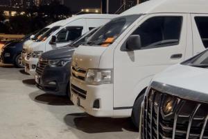 锁定外国游客配套高至2100令吉  陆交局昨取缔10驻守首都“黑车”