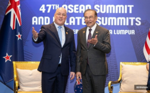 安华与卢克森午宴妙语掀笑声  马纽放眼年底前完成FTA审查