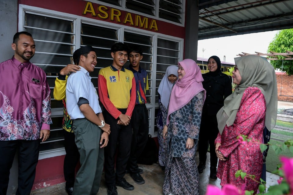 Fadhlina tinjau persediaan sekolah hadapi banjir, pelaksanaan SPM turut diberi perhatian