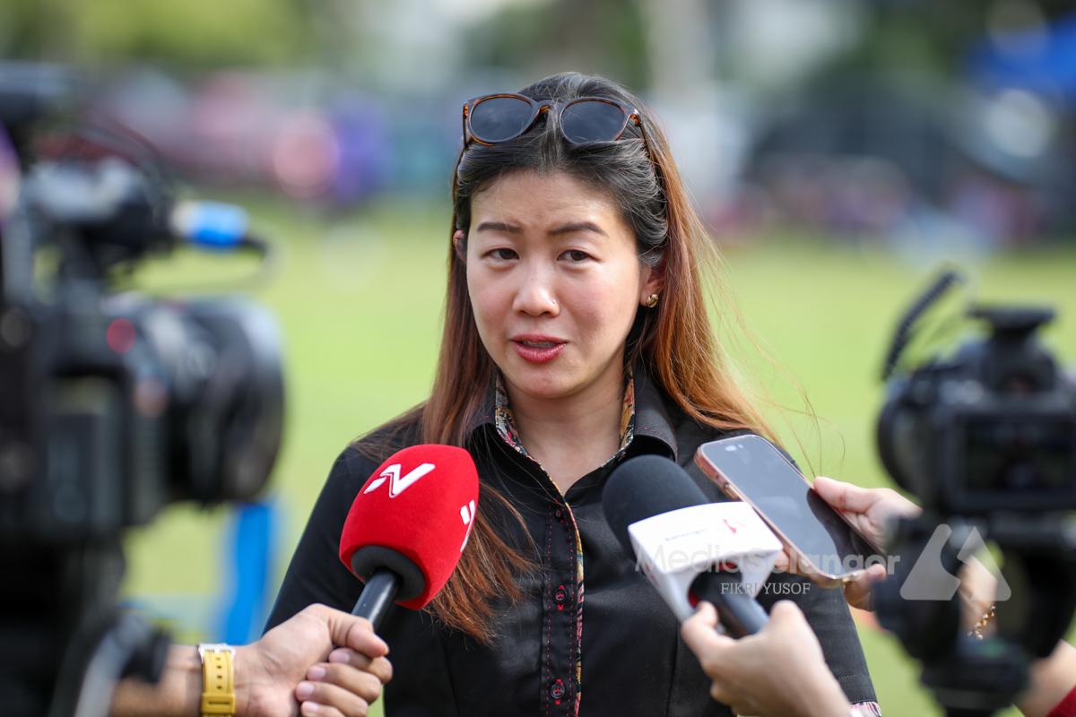 Presiden ragbi wanita pertama perjuang politik, kesihatan mental