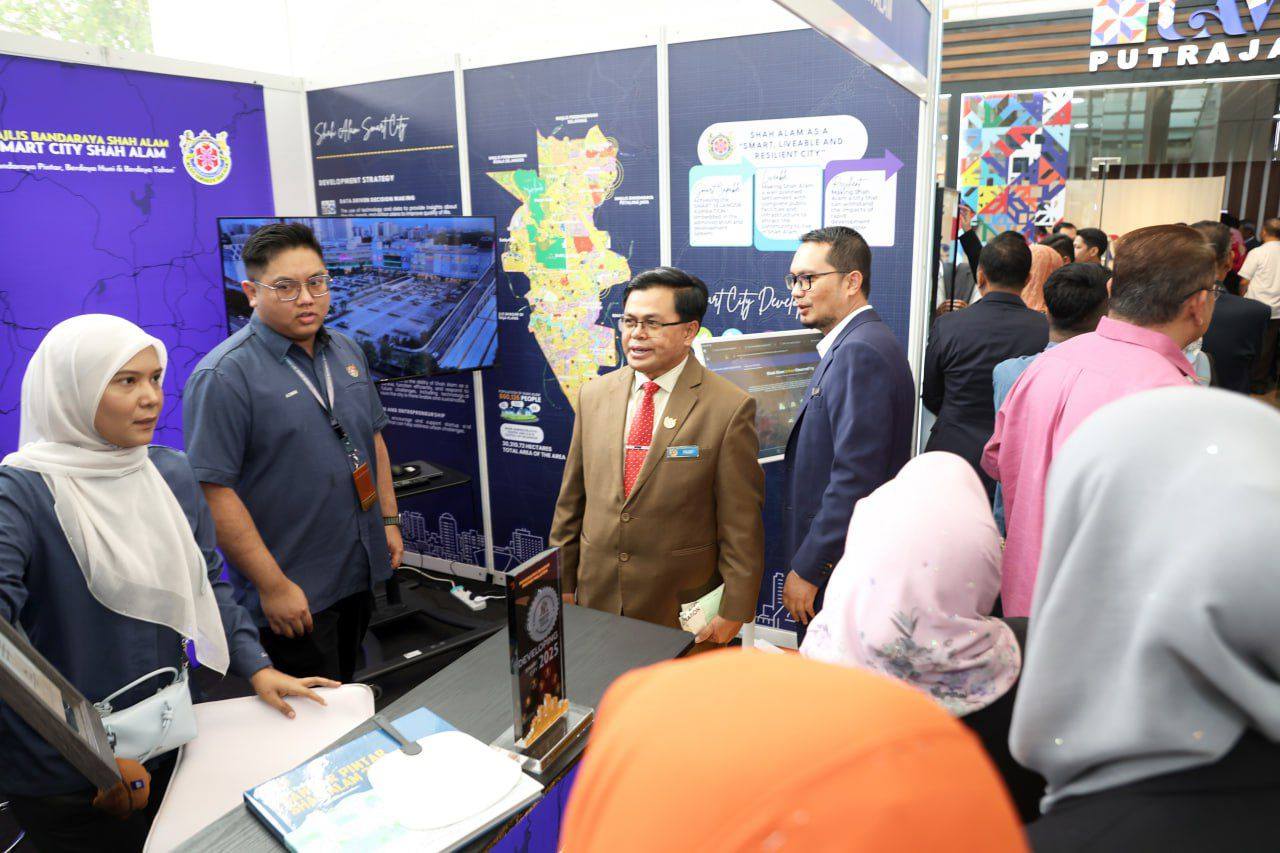 MBSA terima anugerah Bandar Pintar Tahap 2 Malaysia 2025