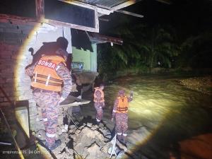 பாலிங்கில் கடும் மழையால் வீடு ஒன்று சேதம்