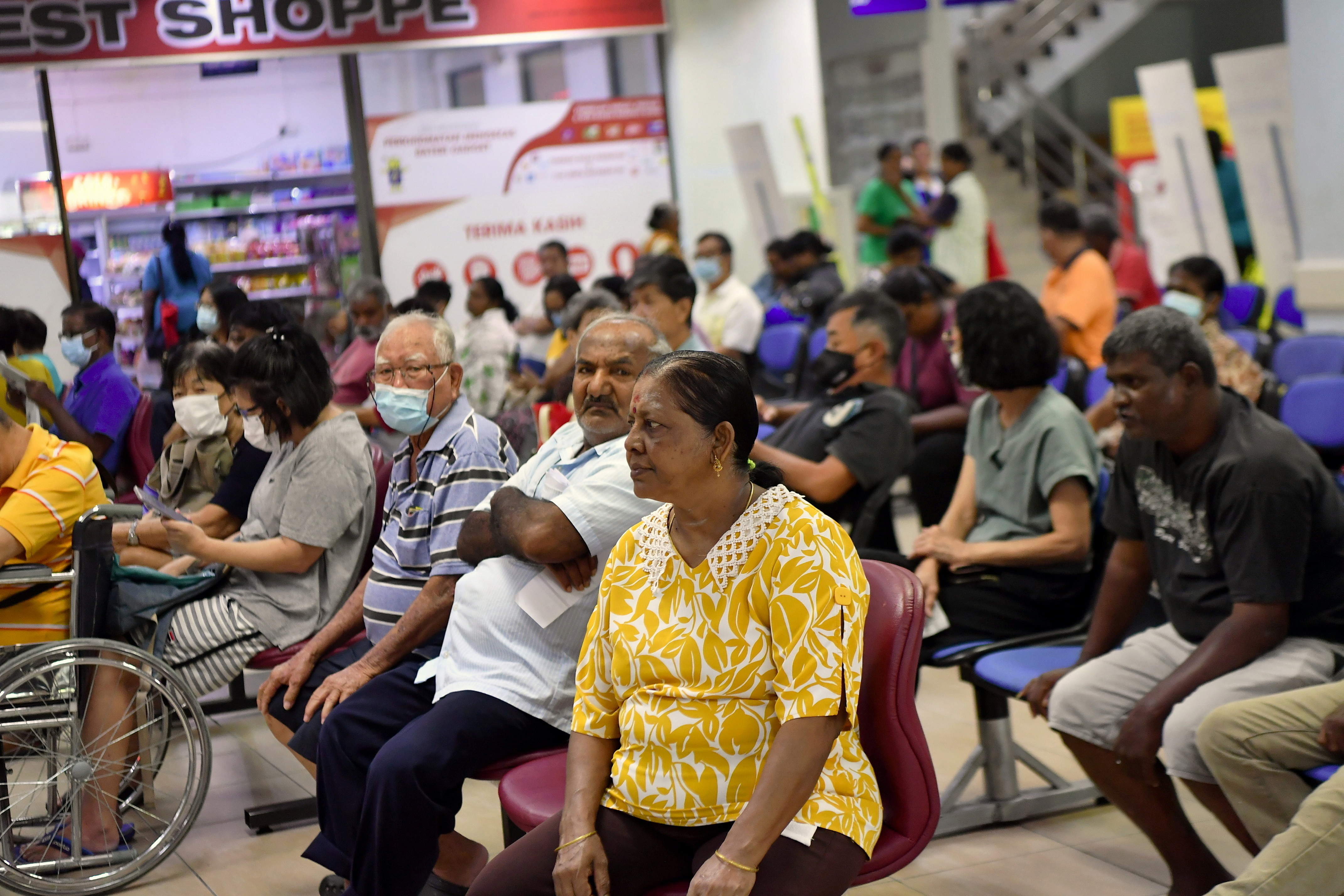 மூத்த குடிமக்களுக்கு போதிய ஓய்வூதியம் இல்லாததால் வறுமைக்குள் தள்ளக்கூடும்