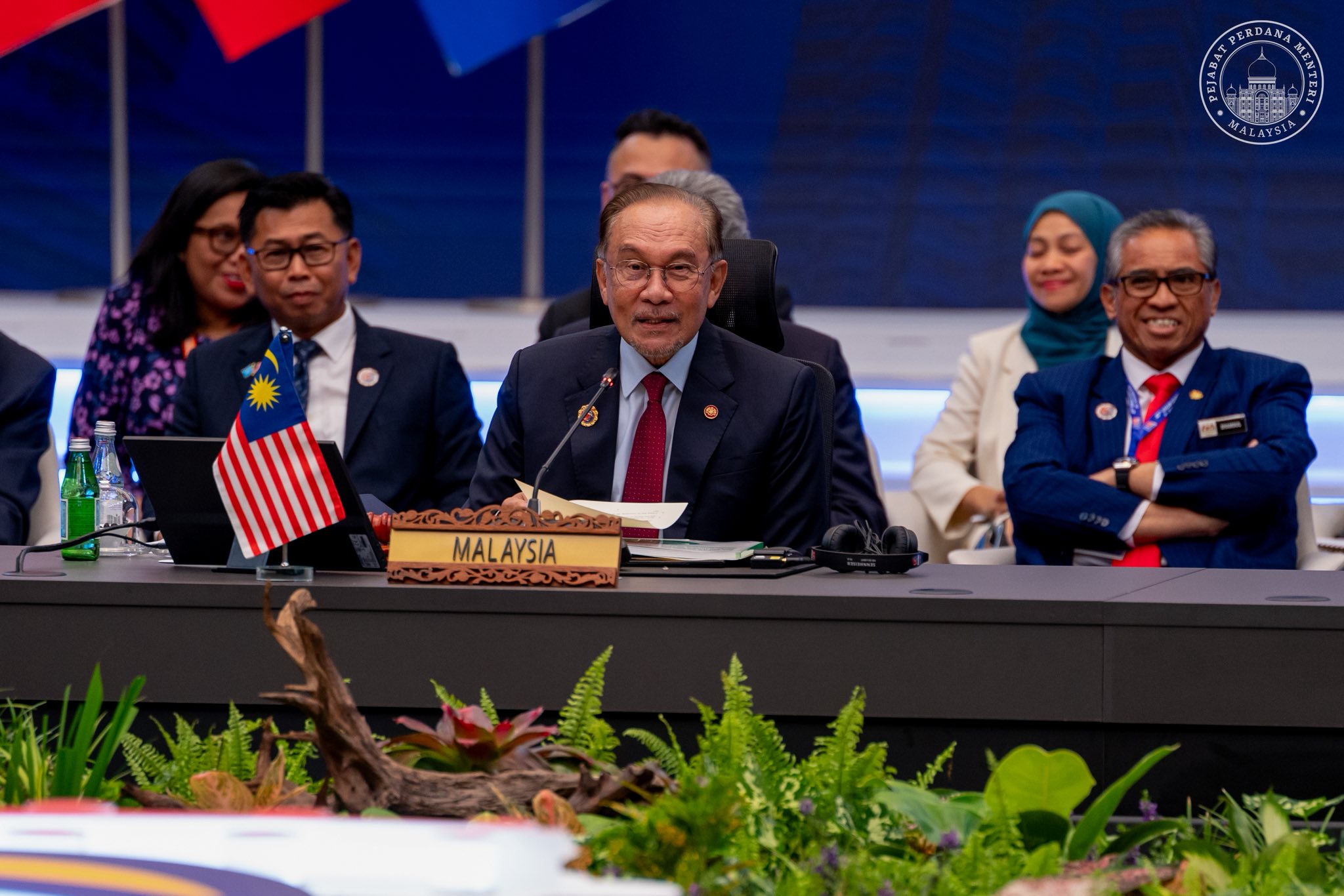 称马新“兄弟情”稳定区域  安华矢监督落实东盟协议