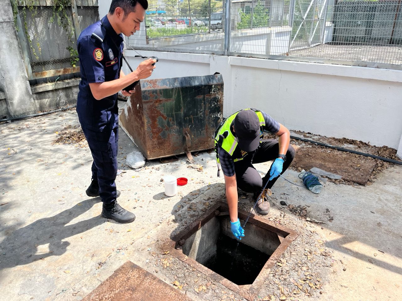 Air merah di Klang: LUAS siasat premis kitar semula plastik cemar sungai