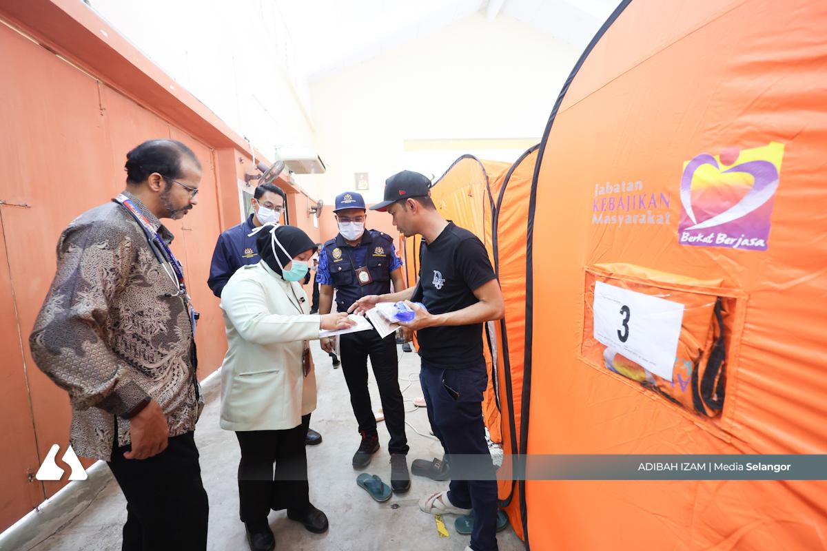‘Kurang 10 saat, semua bumbung tercabut’ - penduduk Sijangkang kongsi detik cemas dilanda ribut