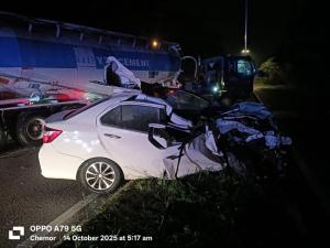 轿车与拖格罗里相撞    男司机当场丧命