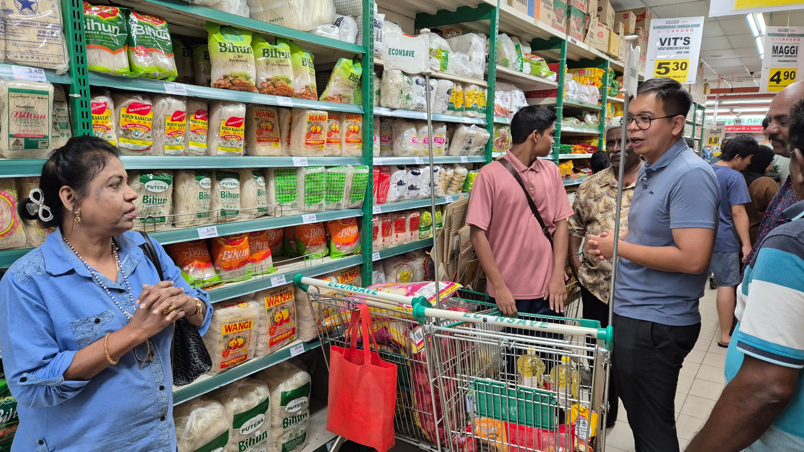 பலாக்கோங் தொகுதியில் தீபாவளி பற்றுச் சீட்டுகள் விநியோகம் 
