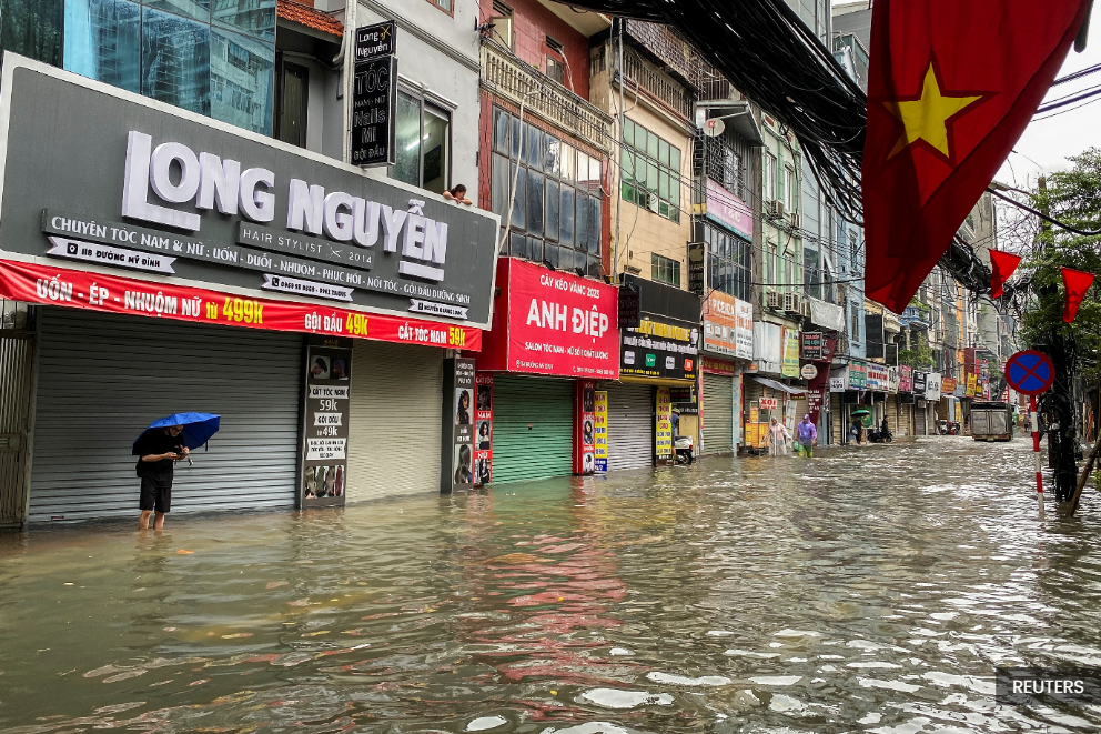 Typhoon Matmo leaves eight dead in Vietnam