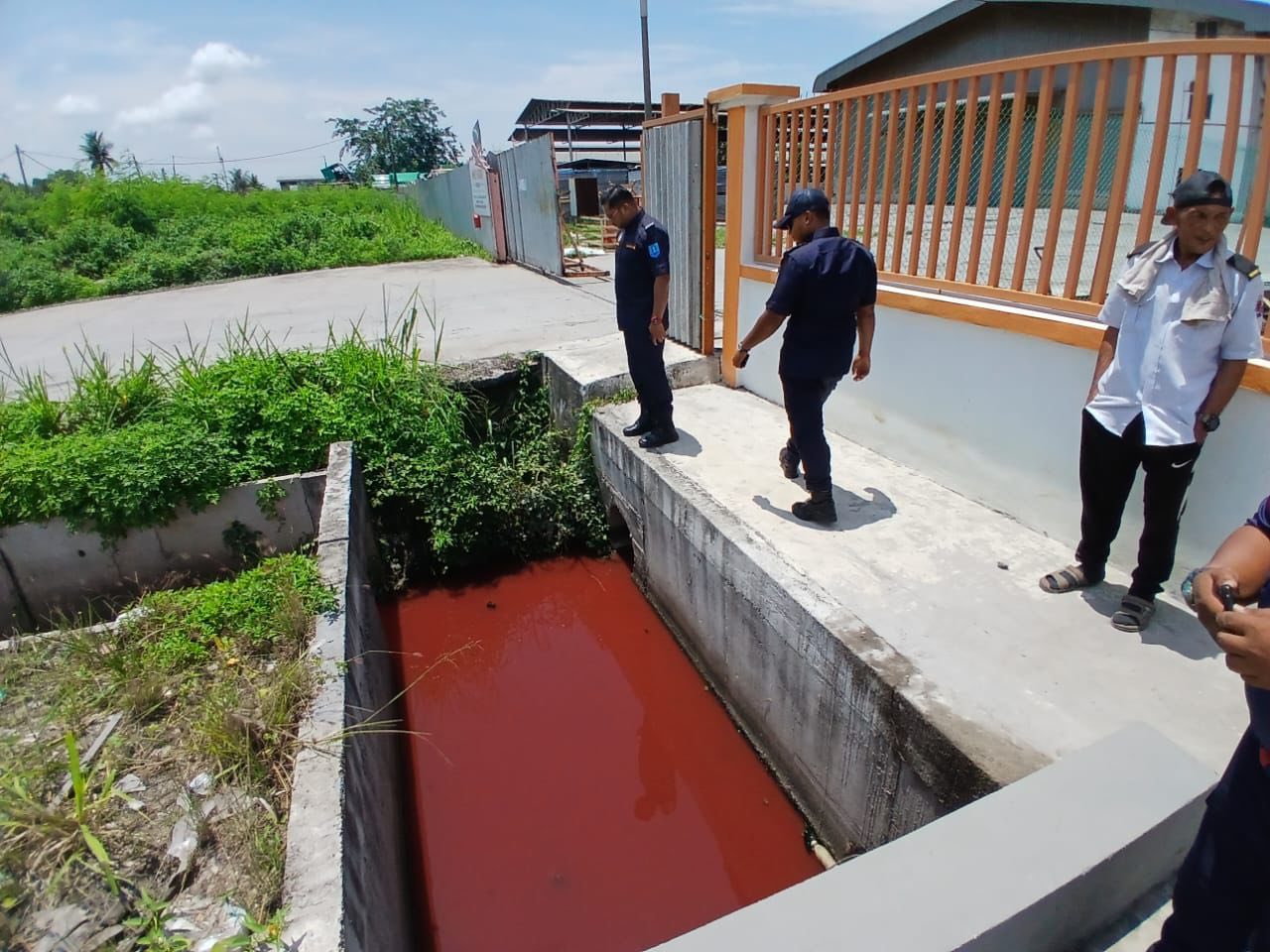 Luas probes red water discharge from plastic recycling plant in Klang
