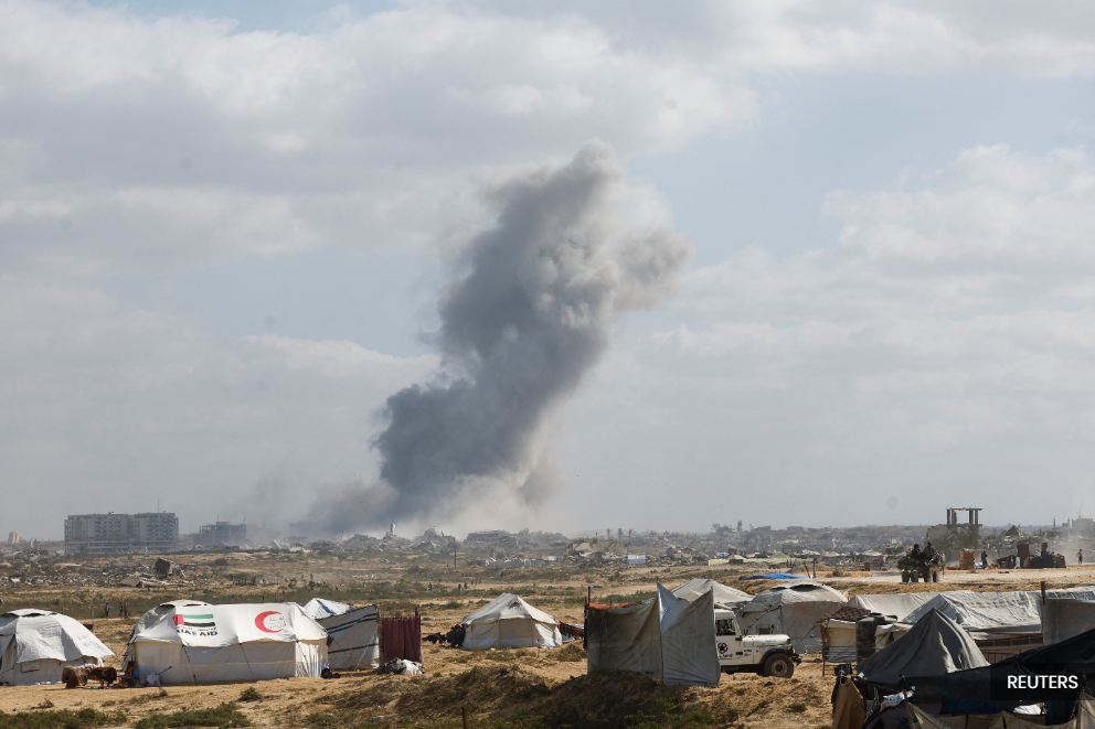 Israel ramps up Gaza City offensive as Hamas weighs Trump plan