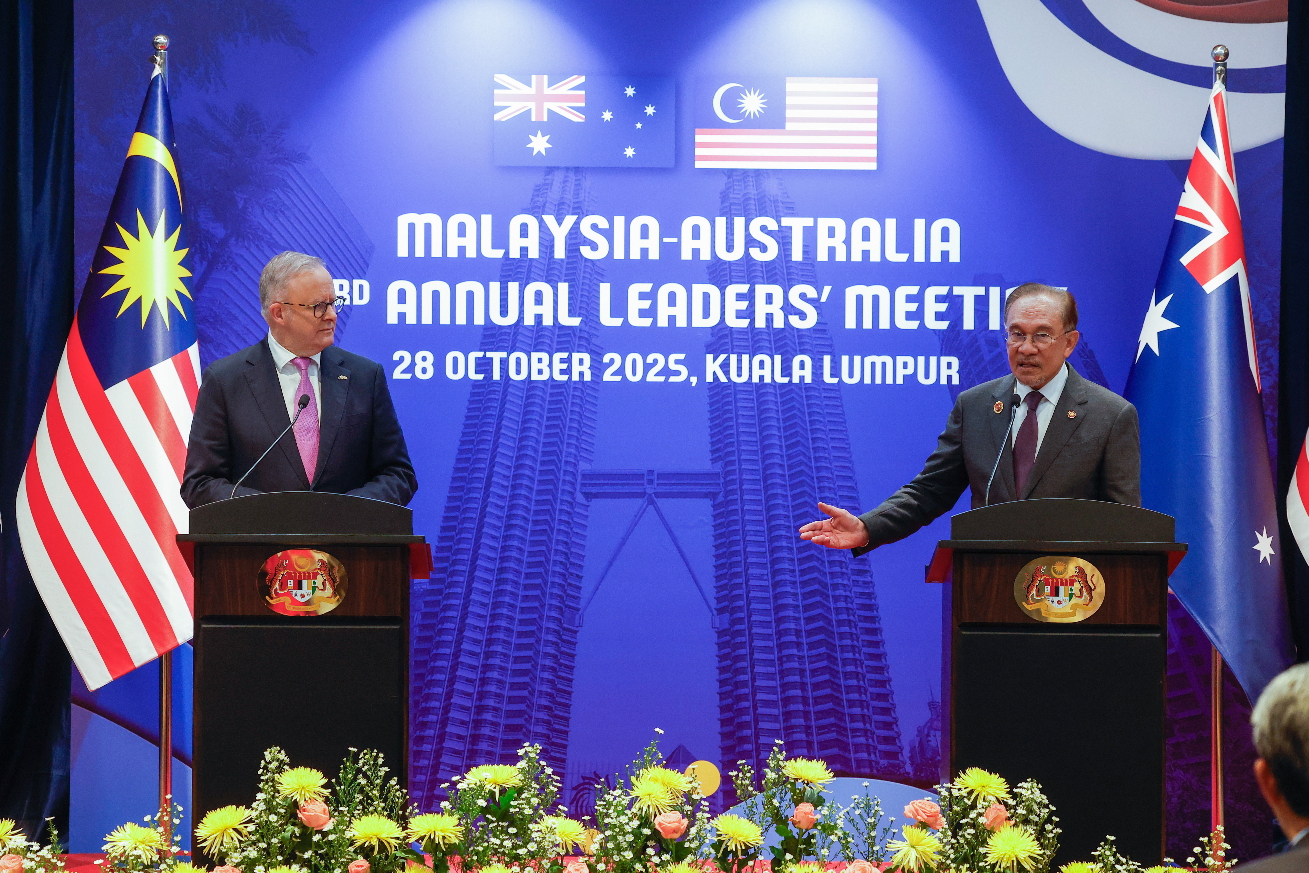 来往不等于默许挑衅行为 安华:大马坚持为原则发声