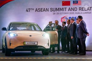 马中续深化汽车与科技合作  安华李强出席宝腾新车首秀