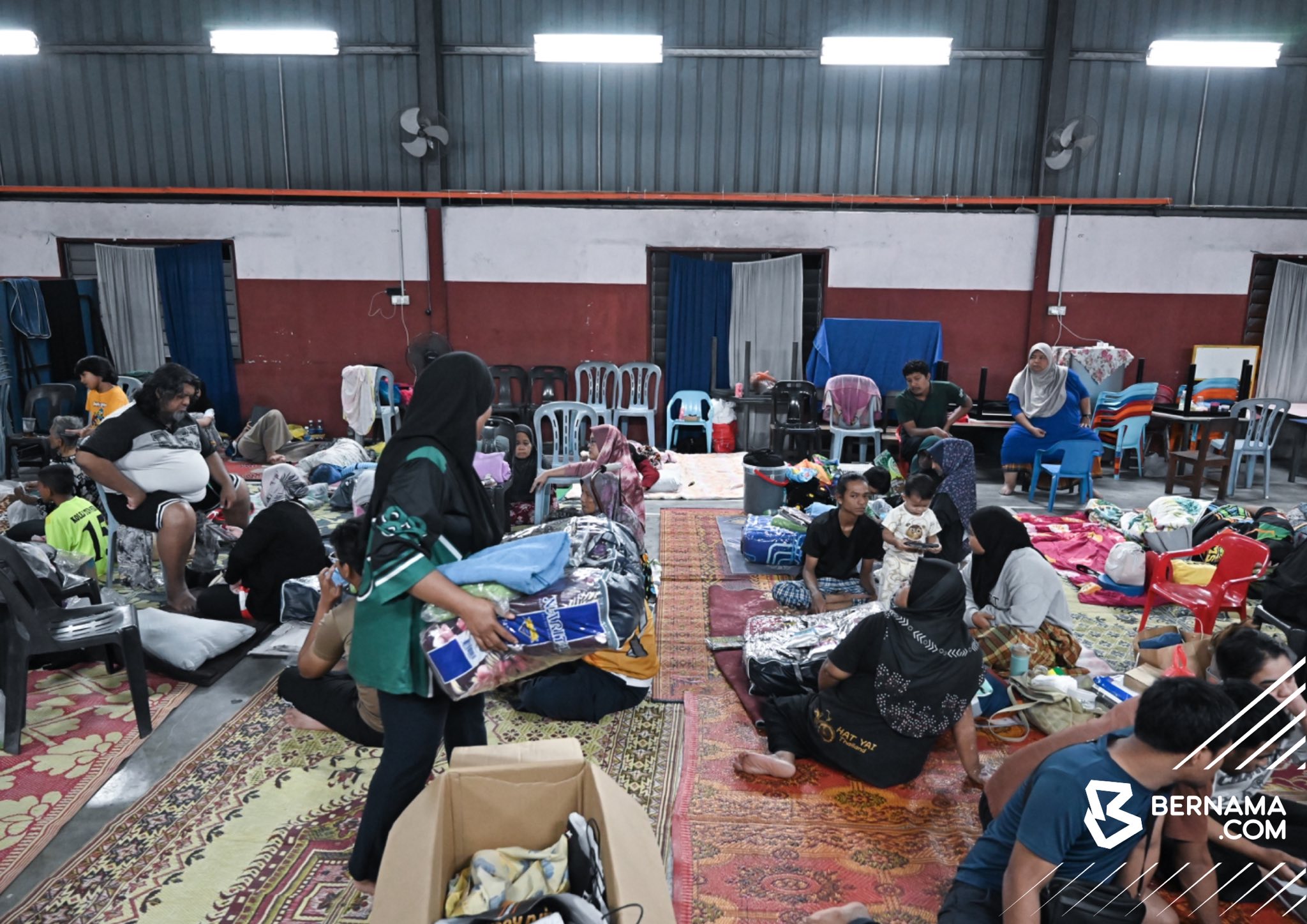 Lebih 2,000 mangsa dipindah ke 22 PPS, banjir Perak makin buruk