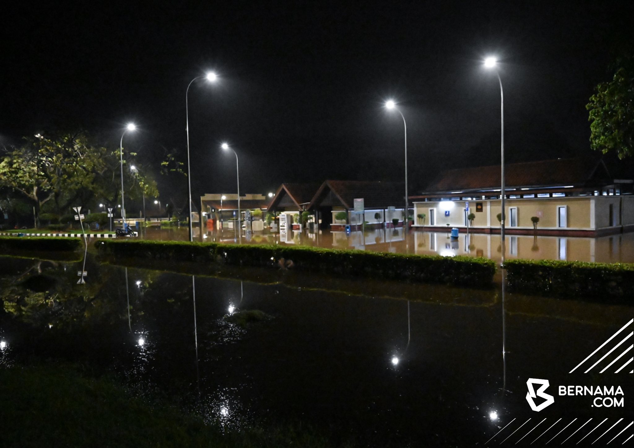 Lebih 2,000 mangsa dipindah ke 22 PPS, banjir Perak makin buruk