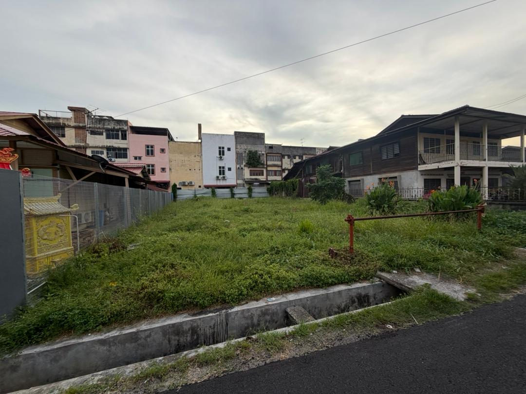 仁嘉隆村逾10荒地滋生蛇虫蚊患  瓜冷市会将代清理.向地主征费加罚